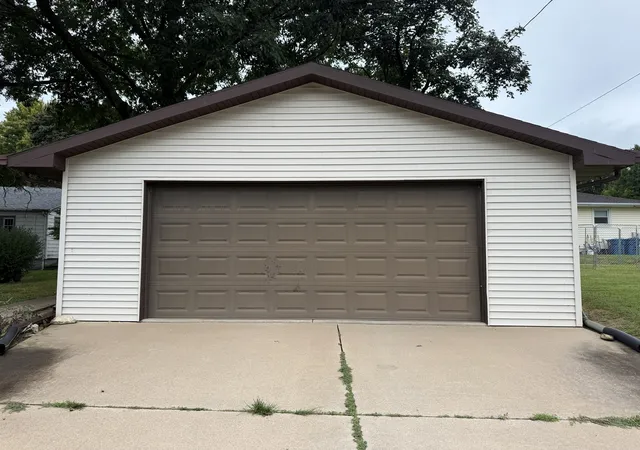 Photo 3 of Single family home for sale at 415 W Minnesota St, Spring Valley, IL 61362 | MLS# 12766005 | Listing updated on 2026-10-03