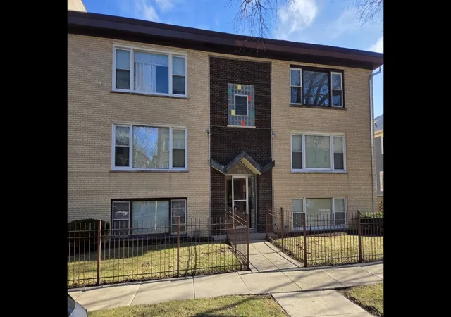 Photo 1 of Condo for sale at 420 S Kenilworth Ave #18, Oak Park, IL 60302 | MLS# 12766009 | Listing updated on 2026-10-04