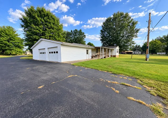 Photo 4 of Single family home for sale at 2841 North Ave, Metropolis, IL 62960 | MLS# 12766011 | Listing updated on 2026-09-28
