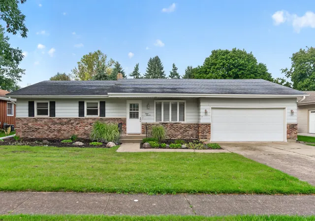 Photo 2 of Single family home for sale at 311 George St, Sycamore, IL 60178 | MLS# 12766012 | Listing updated on 2026-10-02