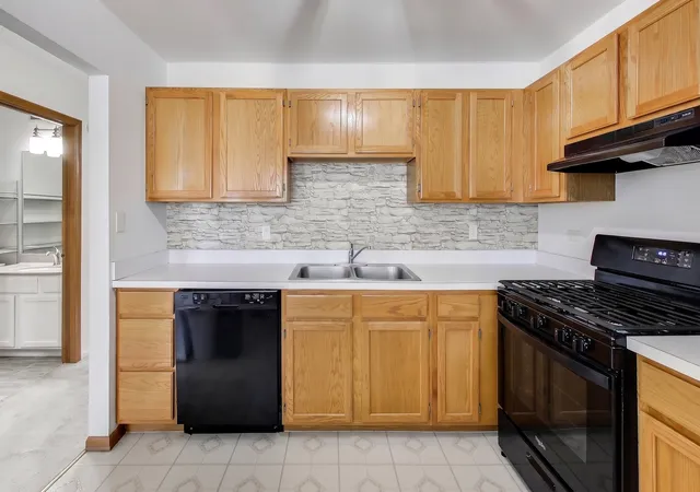 Photo 4 of Townhouse for sale at 29 N Macgillis Dr #23-3, Round Lake, IL 60073 | MLS# 12766026 | Listing updated on 2026-09-27