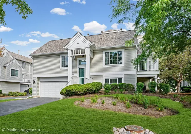 Townhouse for sale at 180 Lucerne Ct, Wheeling, IL 60090 | MLS# 12766033