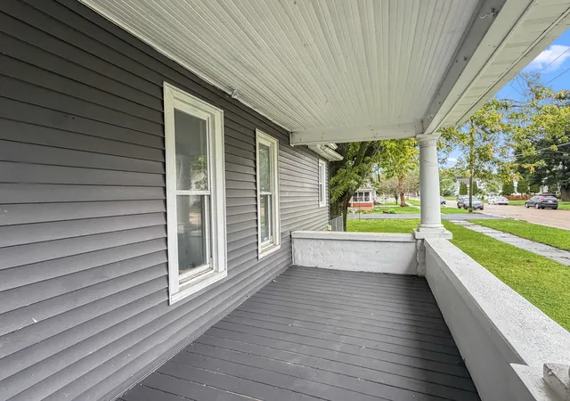 Photo 1 of Single family home for sale at 304 W Jackson St, Belvidere, IL 61008 | MLS# 12766054 | Listing updated on 2026-10-03