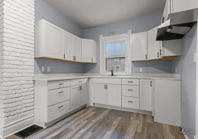 Photo 4 of Single family home for sale at 304 W Jackson St, Belvidere, IL 61008 | MLS# 12766054 | Listing updated on 2026-10-03