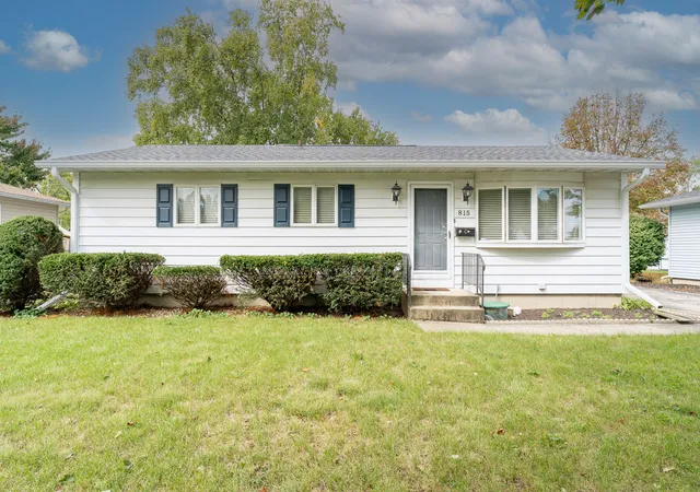 Photo 1 of Single family home for sale at 815 Pearson Dr, Joliet, IL 60435 | MLS# 12766062 | Listing updated on 2026-09-30