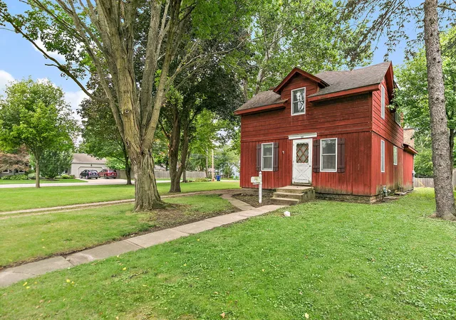 Photo 1 of Single family home for sale at 34 Nebraska St, Geneva, IL 60134 | MLS# 12766064 | Listing updated on 2026-09-24