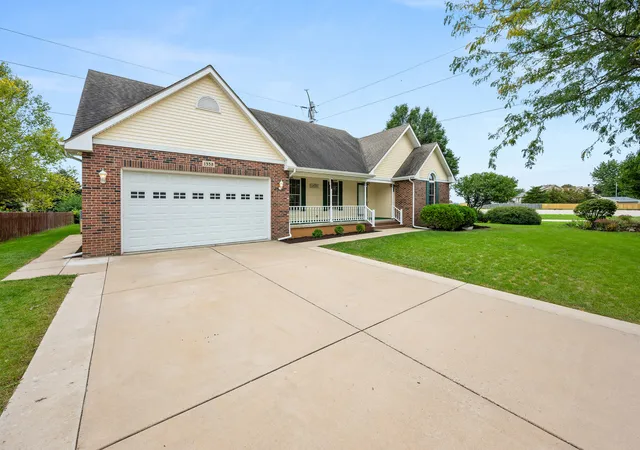 Photo 2 of Single family home for sale at 1338 Foxbend Dr, Sycamore, IL 60178 | MLS# 12766069 | Listing updated on 2026-10-04