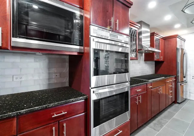Listing Photo 5 - Condo for sale in building located at 680 N Lake Shore Dr, Chicago, IL 60611 - Unit #1103