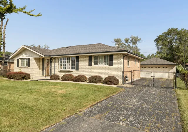 Photo 2 of Single family home for sale at 6516 W 84th Street, Burbank, IL 60459 | MLS# 12766094 | Listing updated on 2026-09-23