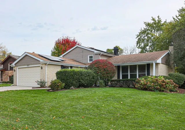 Photo 1 of Single family home for sale at 2703 N Brighton Pl, Arlington Heights, IL 60004 | MLS# 12766099 | Listing updated on 2026-10-29