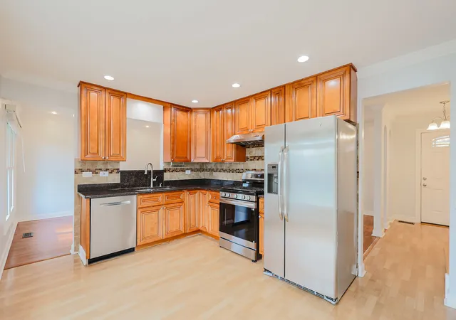Photo 4 of Single family home for sale at 2703 N Brighton Pl, Arlington Heights, IL 60004 | MLS# 12766099 | Listing updated on 2026-10-29