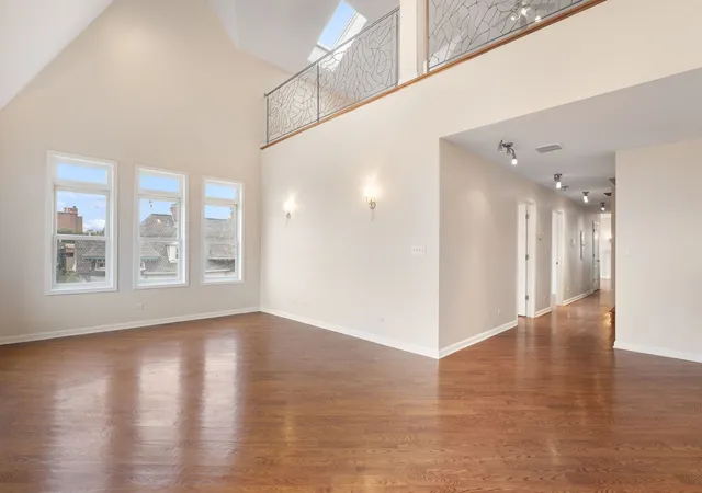 Photo 4 of Condo for sale at 4427 S Oakenwald Ave #4, Chicago, IL 60653 | MLS# 12766107 | Listing updated on 2026-10-02