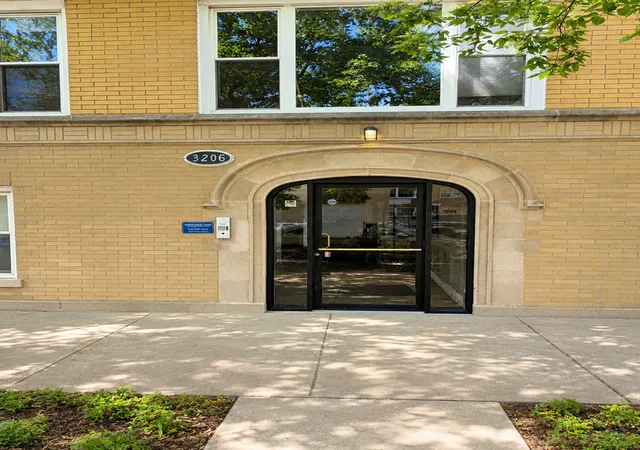 Condo for sale at 3206 W Berwyn Ave #G, Chicago, IL 60625 | MLS# 12766129