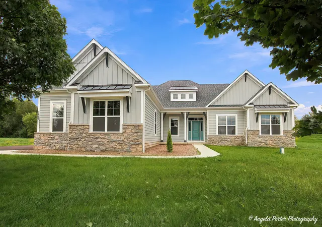 Photo 1 of Single family home for sale at 2907 Pioneer Oaks Dr, Ringwood, IL 60072 | MLS# 12766131 | Listing updated on 2026-10-05