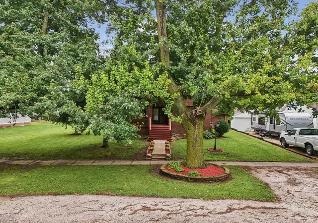 Photo 3 of Single family home for sale at 605 N Vermilion St, Allerton, IL 61810 | MLS# 12766134 | Listing updated on 2026-09-29