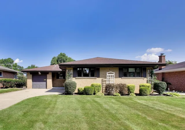 Single family home for sale at 704 W Lonnquist Blvd, Mount Prospect, IL 60056 | MLS# 12766144