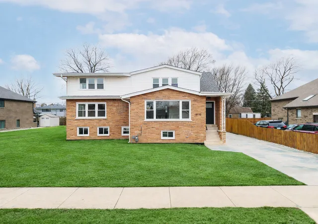 Single family home for sale at 8110 Lockwood Ave, Burbank, IL 60459 | MLS# 12766148