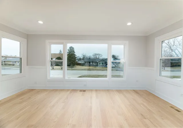 Photo 3 of Single family home for sale at 8110 Lockwood Ave, Burbank, IL 60459 | MLS# 12766148 | Listing updated on 2026-09-24