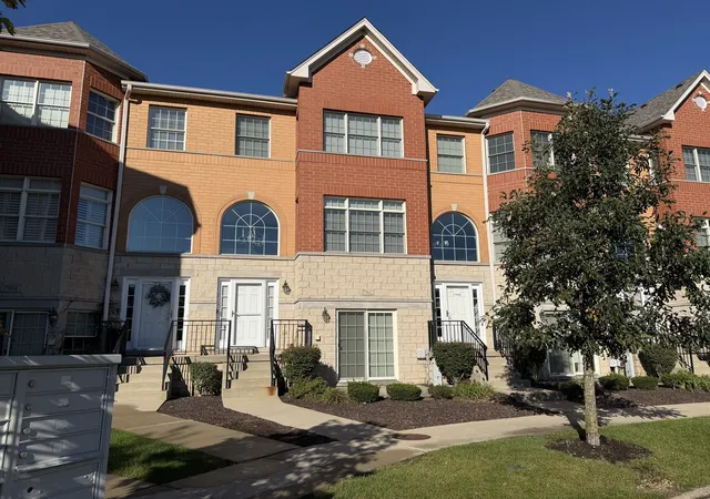 Townhouse for sale at 17942 Fountain Cir, Orland Park, IL 60467 | MLS# 12766149