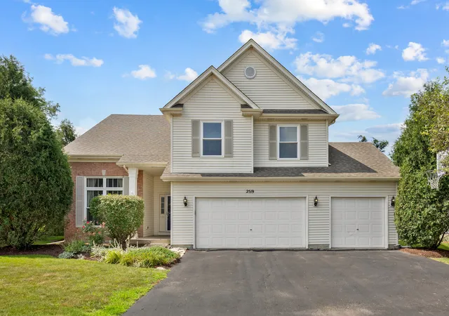 Photo 1 of Single family home for sale at 2519 Crestview Dr, Aurora, IL 60502 | MLS# 12766160 | Listing updated on 2026-09-24