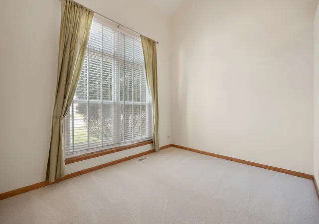 Photo 3 of Single family home for sale at 2519 Crestview Dr, Aurora, IL 60502 | MLS# 12766160 | Listing updated on 2026-10-04
