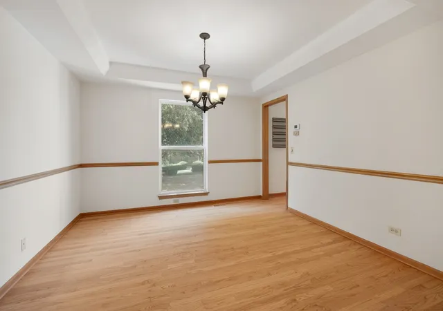 Photo 4 of Single family home for sale at 2519 Crestview Dr, Aurora, IL 60502 | MLS# 12766160 | Listing updated on 2026-10-04