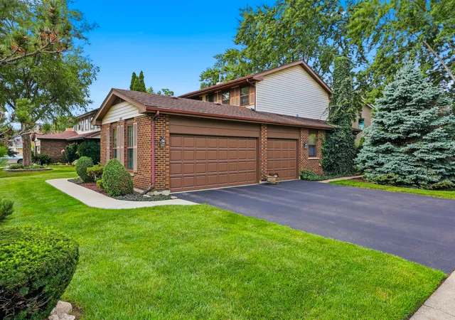 Photo 1 of Single family home for sale at 1222 Biscayne Dr, Elk Grove Village, IL 60007 | MLS# 12766165 | Listing updated on 2026-09-24