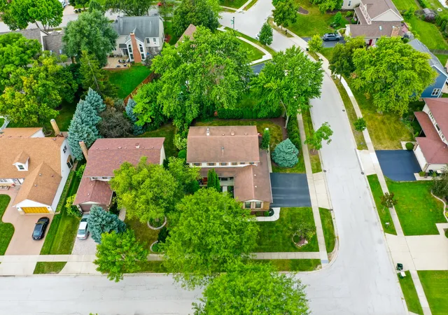 Photo 2 of Single family home for sale at 1222 Biscayne Dr, Elk Grove Village, IL 60007 | MLS# 12766165 | Listing updated on 2026-09-24