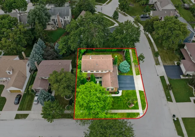 Photo 3 of Single family home for sale at 1222 Biscayne Dr, Elk Grove Village, IL 60007 | MLS# 12766165 | Listing updated on 2026-09-24