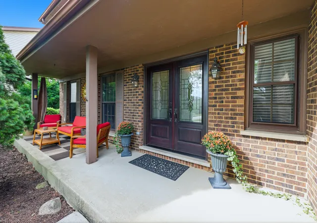 Photo 4 of Single family home for sale at 1222 Biscayne Dr, Elk Grove Village, IL 60007 | MLS# 12766165 | Listing updated on 2026-09-24