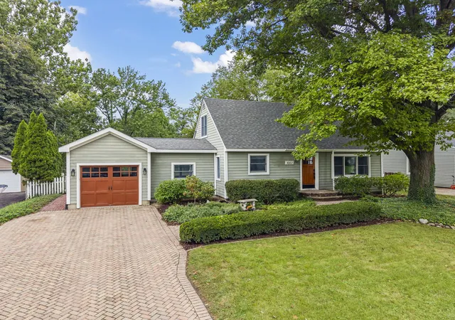 Photo 1 of Single family home for sale at 1007 S Harrison St, Batavia, IL 60510 | MLS# 12766166 | Listing updated on 2026-09-27