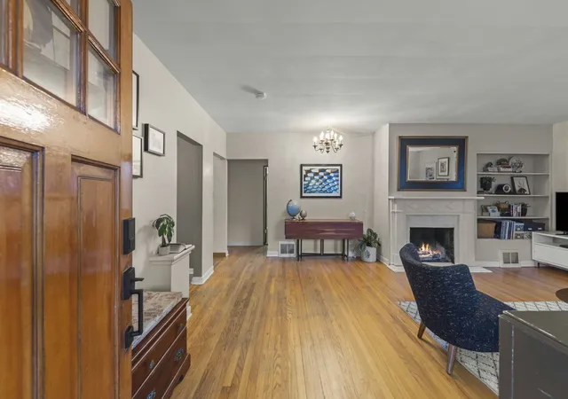 Photo 2 of Single family home for sale at 1007 S Harrison St, Batavia, IL 60510 | MLS# 12766166 | Listing updated on 2026-09-27