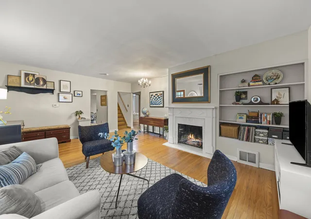 Photo 3 of Single family home for sale at 1007 S Harrison St, Batavia, IL 60510 | MLS# 12766166 | Listing updated on 2026-09-27