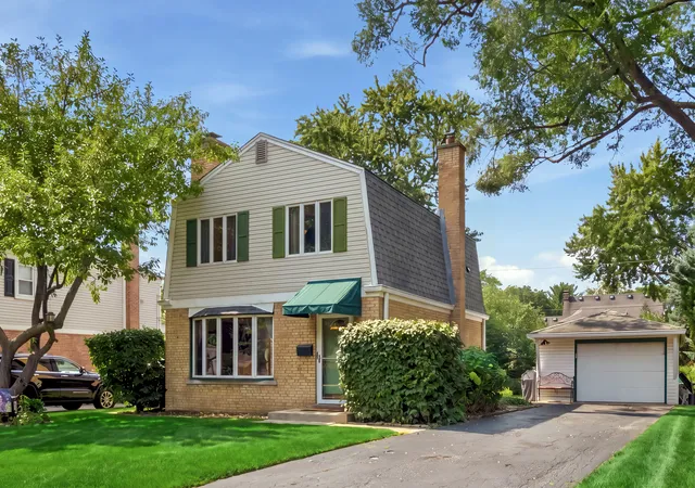 Photo 1 of Single family home for sale at 718 S Chestnut Ave, Arlington Heights, IL 60005 | MLS# 12766172 | Listing updated on 2026-09-24