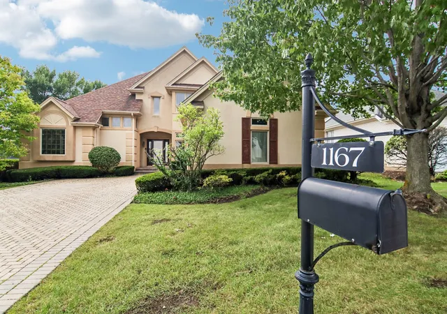 Photo 3 of Single family home for sale at 1167 S Hiddenbrook Trl, Palatine, IL 60067 | MLS# 12766184 | Listing updated on 2026-09-24