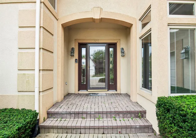Photo 4 of Single family home for sale at 1167 S Hiddenbrook Trl, Palatine, IL 60067 | MLS# 12766184 | Listing updated on 2026-09-24