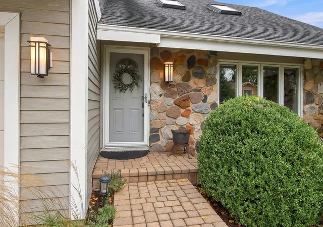 Photo 2 of Single family home for sale at 658 Monterey Dr, Crystal Lake, IL 60014 | MLS# 12766191 | Listing updated on 2026-09-30