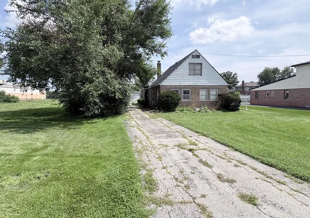 Single family home for sale at 13539 Long Ave, Crestwood, IL 60418 | MLS# 12766192