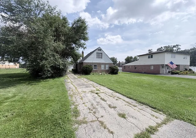 Photo 3 of Single family home for sale at 13539 Long Ave, Crestwood, IL 60418 | MLS# 12766192 | Listing updated on 2026-10-03