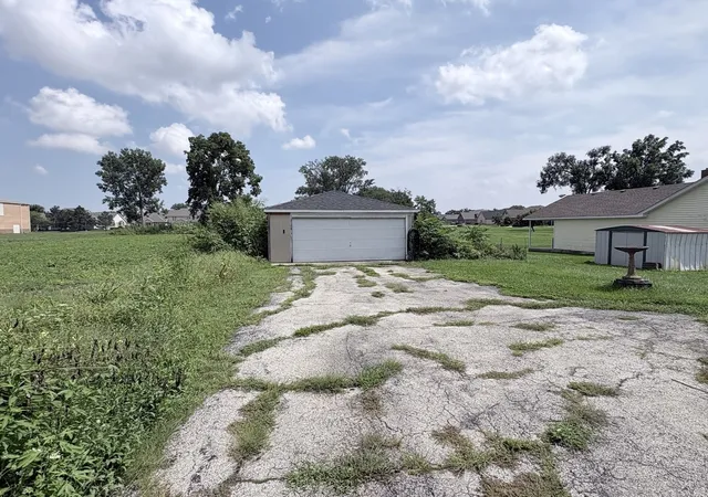 Photo 3 of Single family home for sale at 13539 Long Ave, Crestwood, IL 60418 | MLS# 12766192 | Listing updated on 2026-10-03