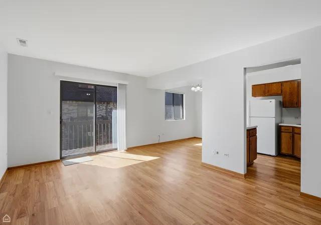 Listing Photo 4 - Condo for sale in building located at 187 Uteg St, Crystal Lake, IL 60014 - Unit #206B