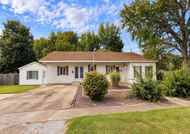 Photo 2 of Multi family home for sale at 403 N Finis St, Virden, IL 62690 | MLS# 12766212 | Listing updated on 2026-10-08