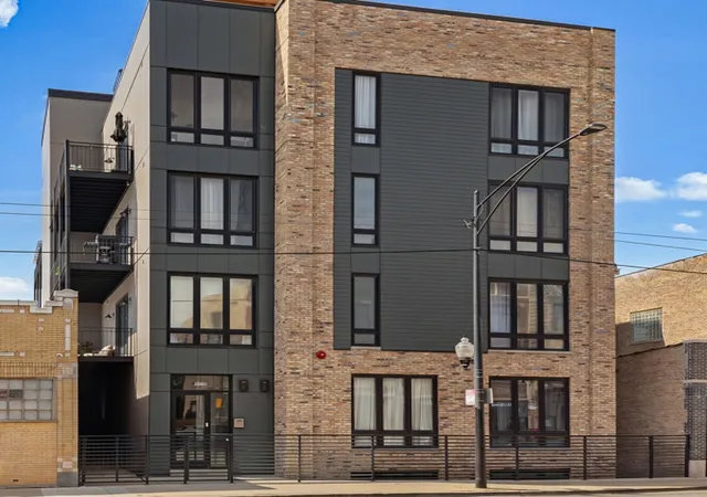 Condo for sale at 2135 W Cermak Rd #3S, Chicago, IL 60608 | MLS# 12766216