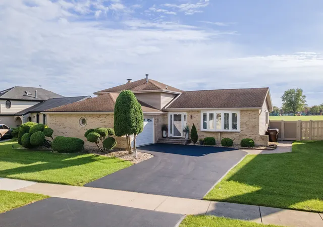 Single family home for sale at 4431 Farmington Ave, Richton Park, IL 60471 | MLS# 12766221