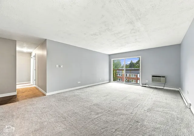 Photo 3 of Condo for sale at 250 Ridge Ave #4H, Evanston, IL 60202 | MLS# 12766222 | Listing updated on 2026-09-24