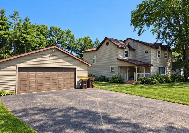 Photo 2 of Single family home for sale at 8404 Dorr Rd, Wonder Lake, IL 60097 | MLS# 12766230 | Listing updated on 2026-09-28