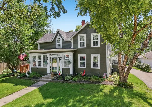 Photo 2 of Single family home for sale at 322 W High St, Sycamore, IL 60178 | MLS# 12766233 | Listing updated on 2026-10-06
