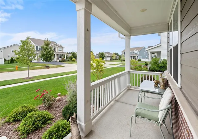Photo 3 of Single family home for sale at 695 Kentshire Cir, Elgin, IL 60124 | MLS# 12766249 | Listing updated on 2026-09-23