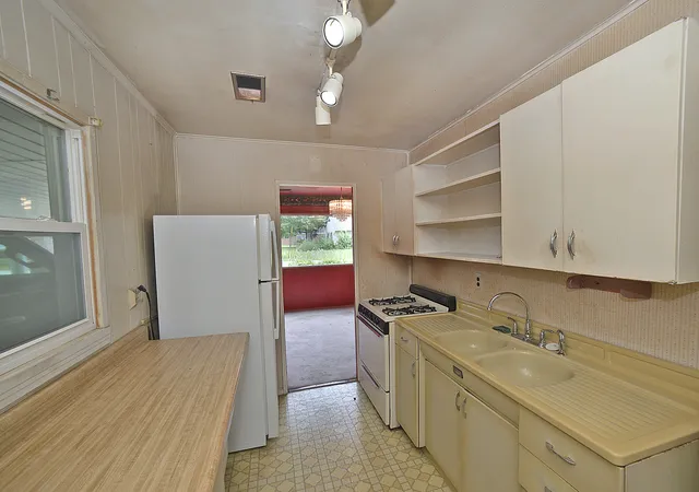 Photo 3 of Single family home for sale at 1114 Bergen Ave, Ottawa, IL 61350 | MLS# 12766254 | Listing updated on 2026-09-22