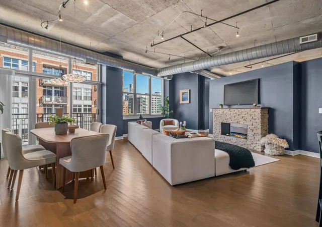 Photo 2 of Condo for sale at 1000 W Adams St #607, Chicago, IL 60607 | MLS# 12766255 | Listing updated on 2026-10-07